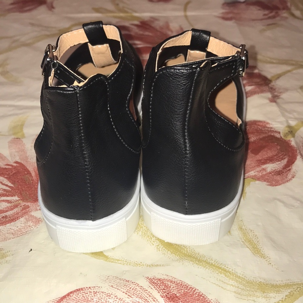 Sneaker/Sandal Shoe - Picture 5 of 5